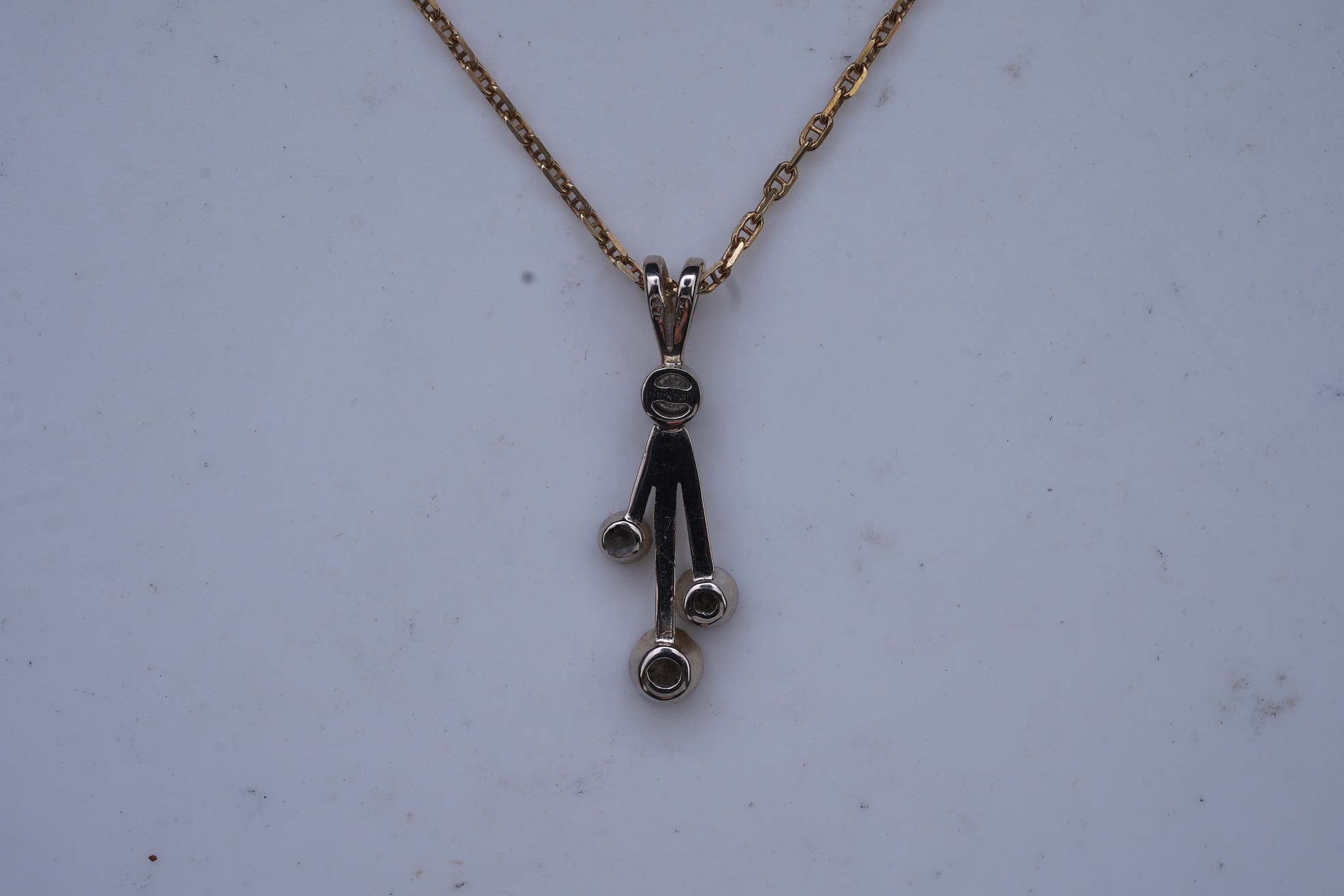 A diamond pendant necklace